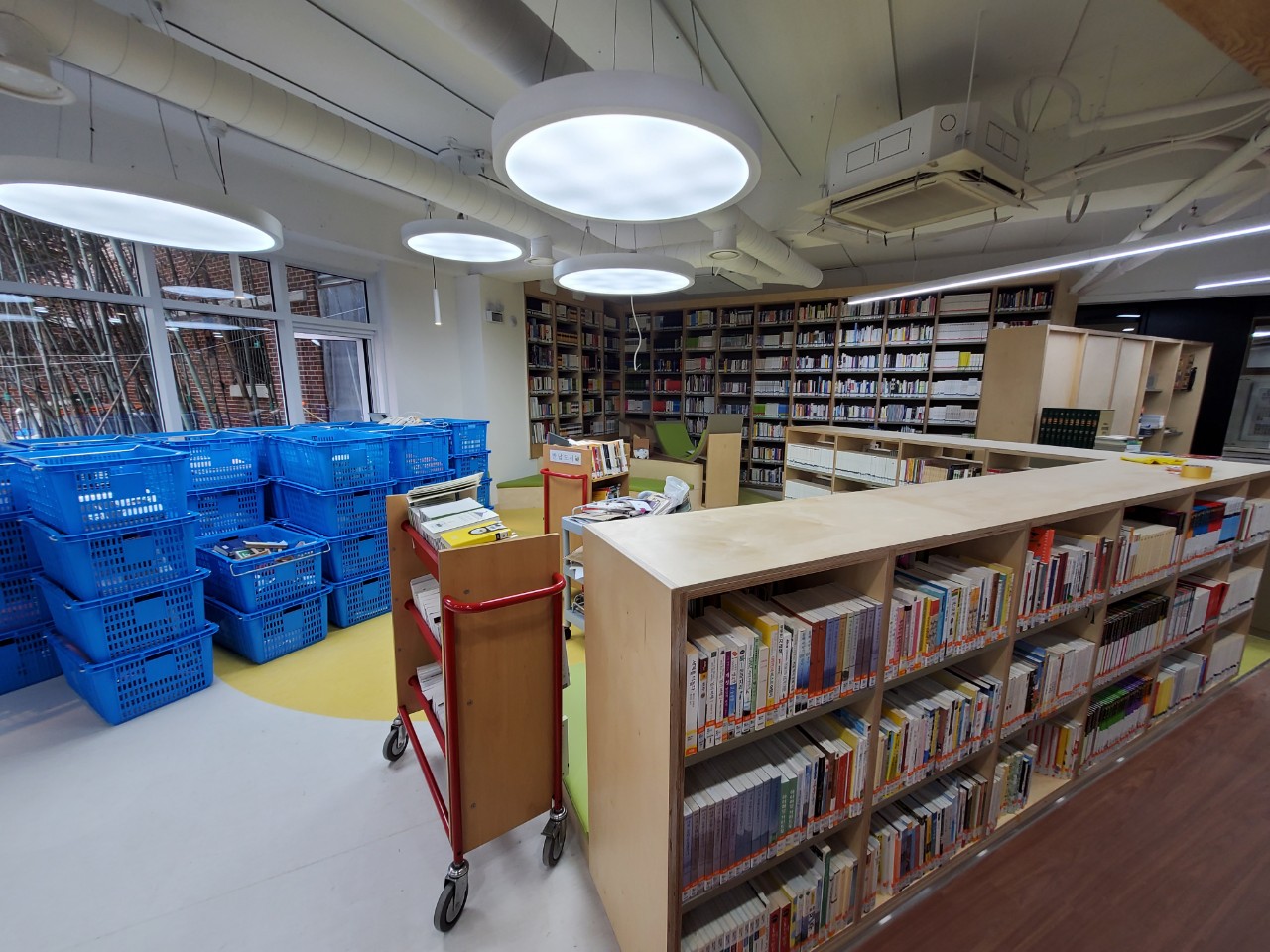 도서관이사 학교 도서관 책 2만권 옮겨드렸습니다.