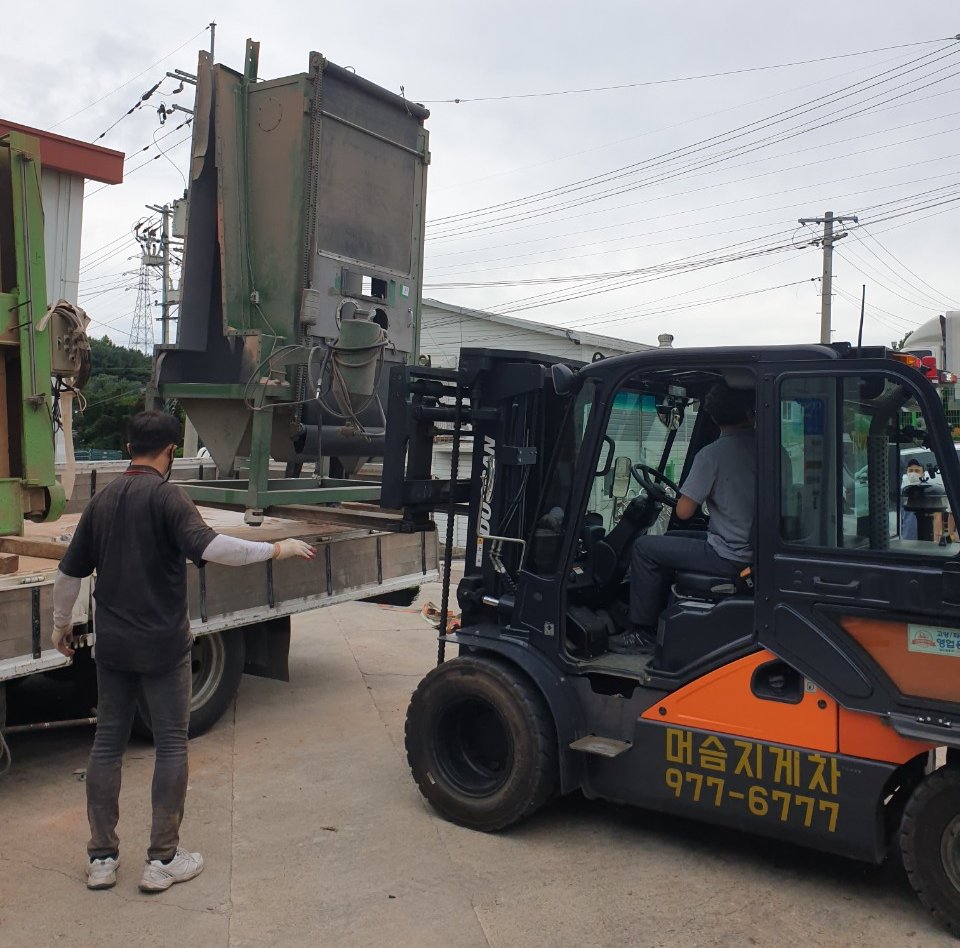 장비이전 집진기, 커팅기 등 공장장비 이전했습니다.