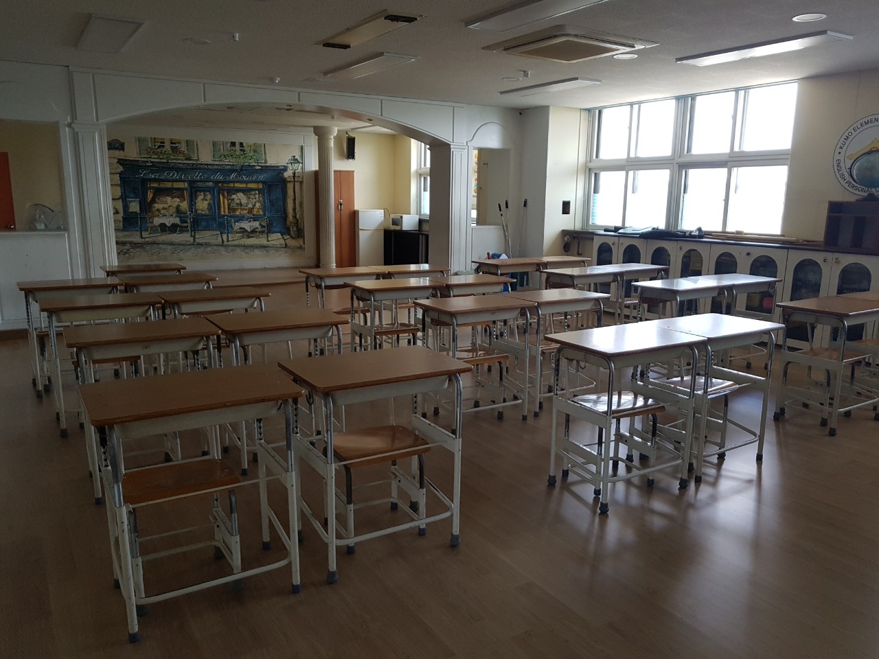 바닥교체공사 바닥교체공사에 따른 학교 집기이전