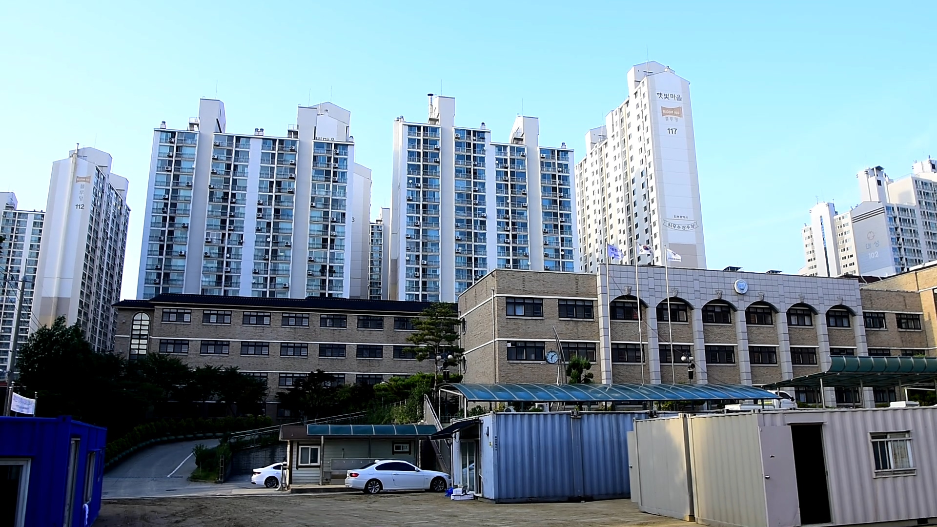 천장석면철거 천장석면철거공사에 따른 초등학교 집기 보관이사