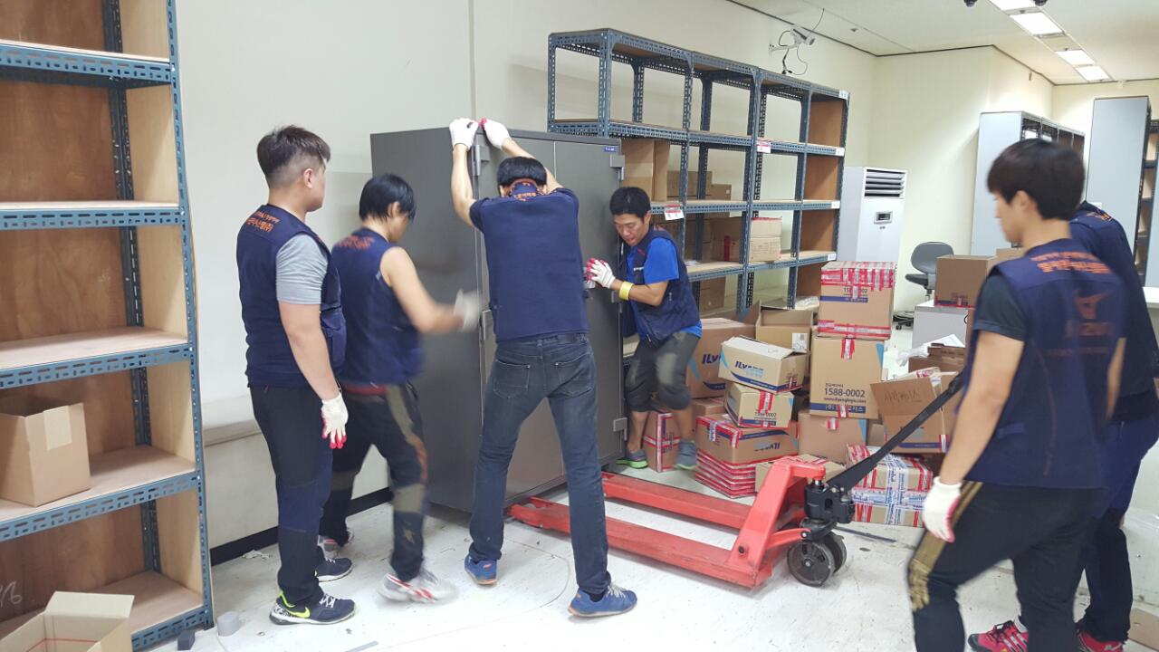 금고이동 핸드파레트로 금고운반 이동했습니다.