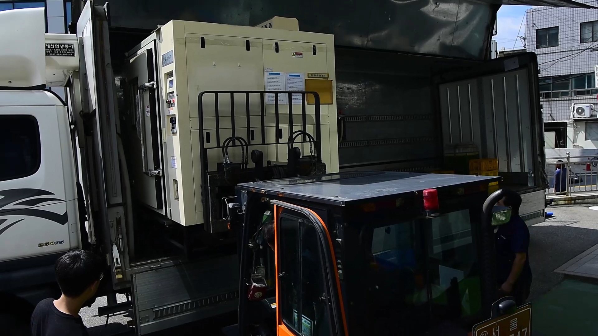 보관이사 공장 장비 창고보관이사 스케치