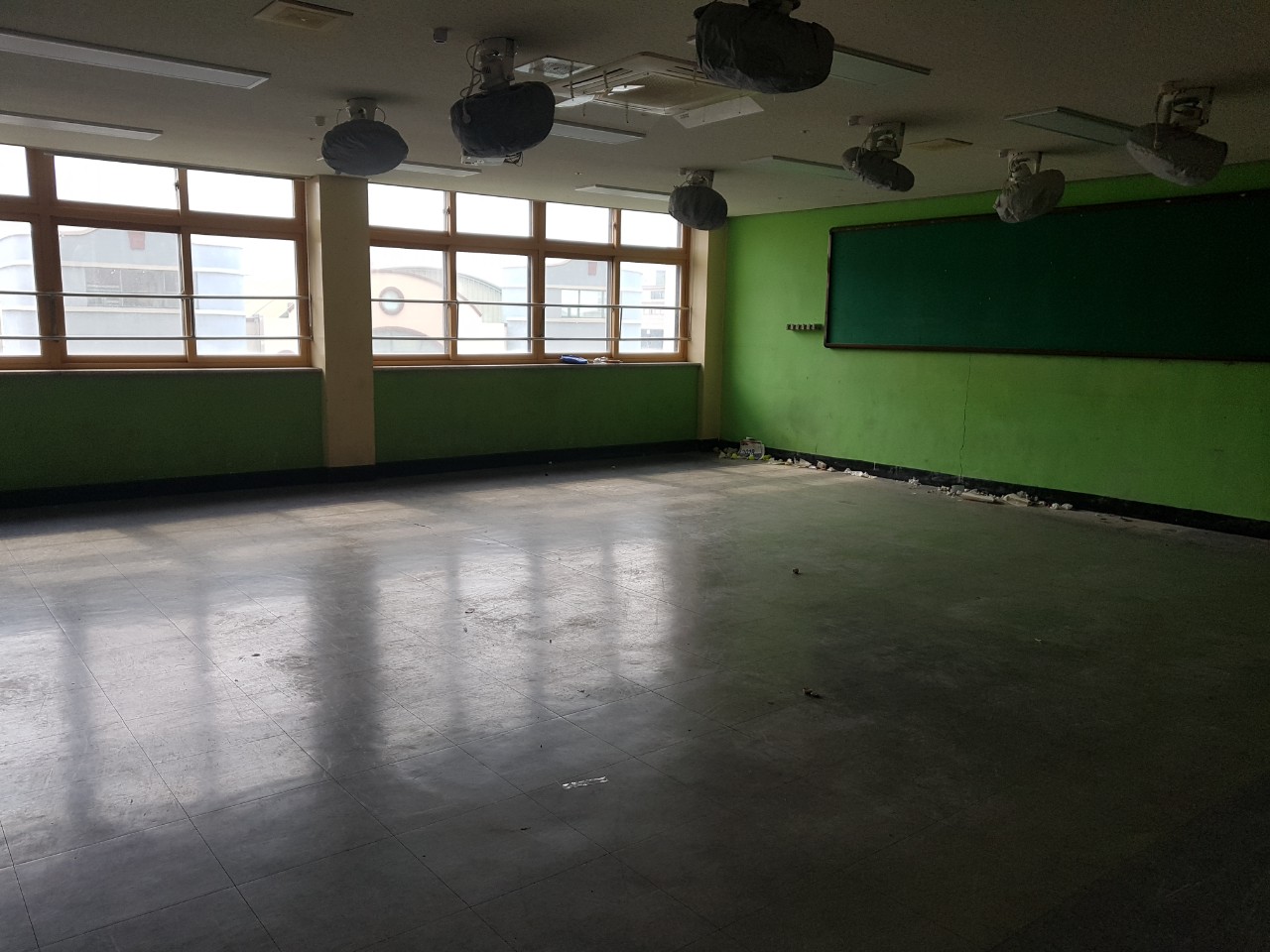 교실이사 바닥교체공사에 따른 학교 물품이전 및 교실이사