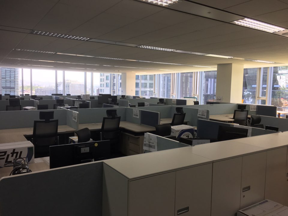 본사이전 수백명이 근무하는 사무실이사 모습!